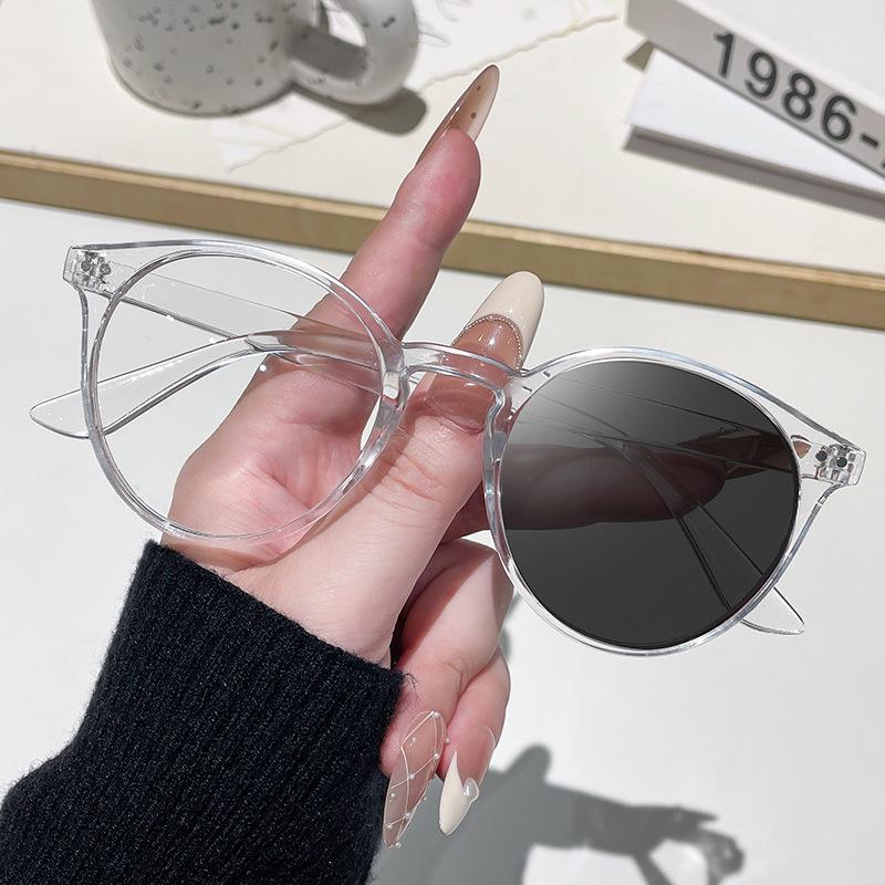 Women's Retro Round Frame Sunglasses - Classic European & American Style with UV Protection