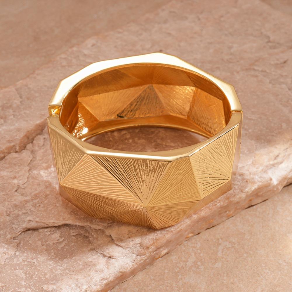Metal Spring Bangles Europe American Style Exaggerated Bracelet Unique Wide Open Bangle  Decoration