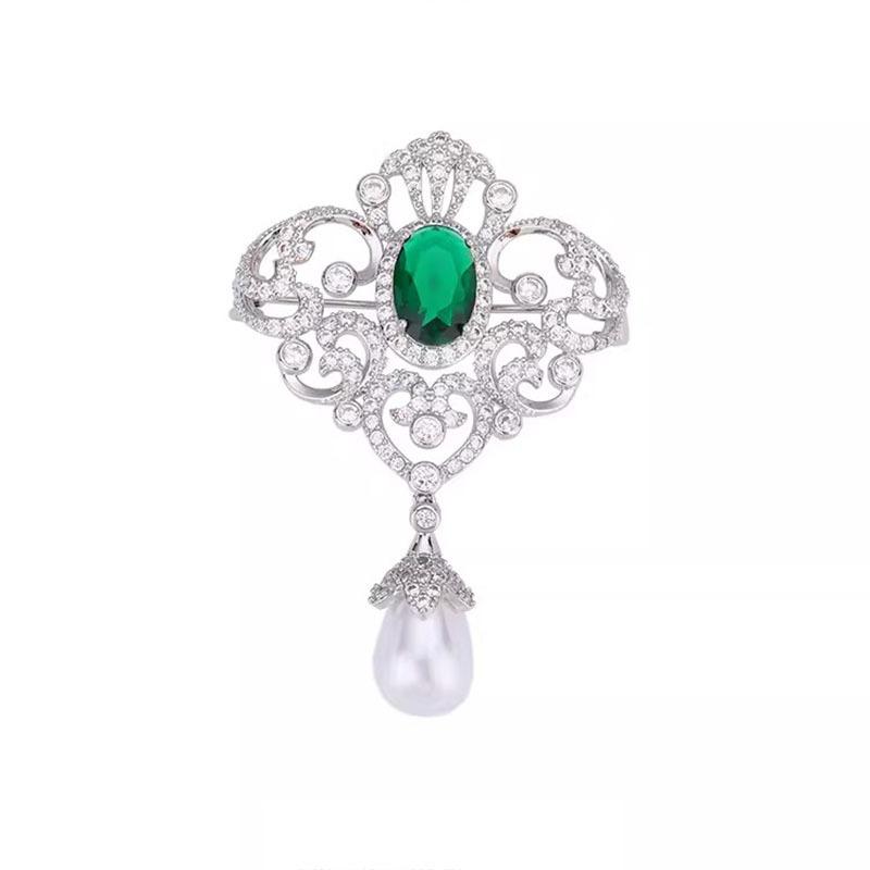 Retro Palace Style Emerald Hollow Hanging Beads for High-end Women with Luxurious Temperament Brooch