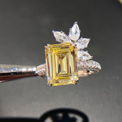 Huitan New Arrival Luxury Women Cubic Zirconia Rings Bling Geometric Square Yellow CZ Ring Wedding Party Aesthetic Lady Zircon