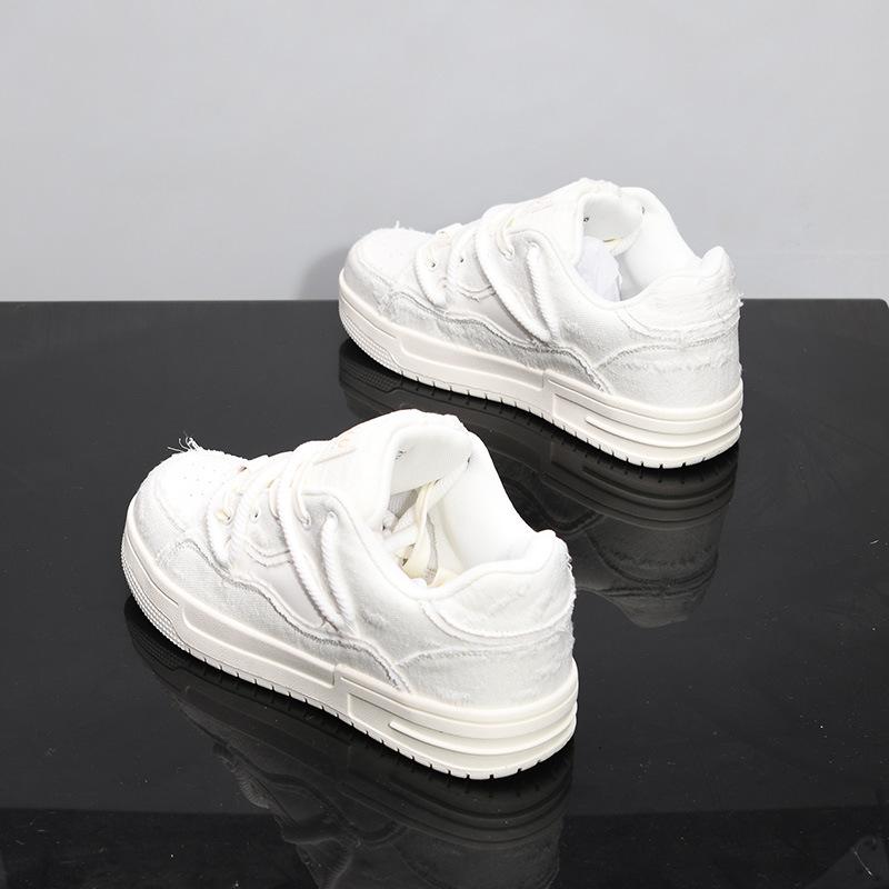 

2. New spring and summer casual leather sneakers for couples to increase height platform bread German training shoes T 35