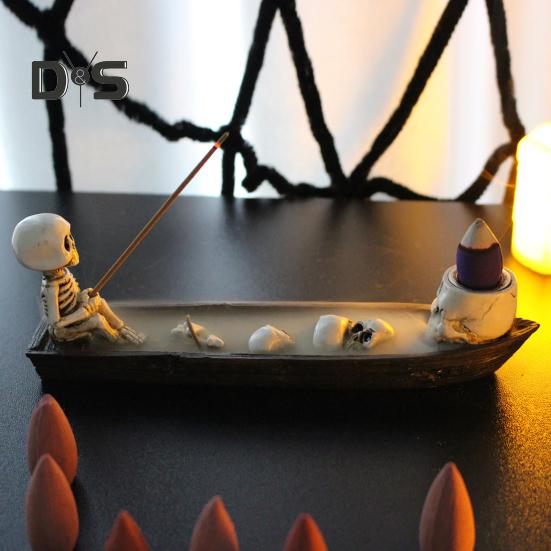Quemador de Incienso Gótico de Cascada Soporte Set de Aromaterapia Soporte de Varillas de Esqueleto con 10 Conos de Reflujo Quemador de Incienso con Forma de Barco de Calavera