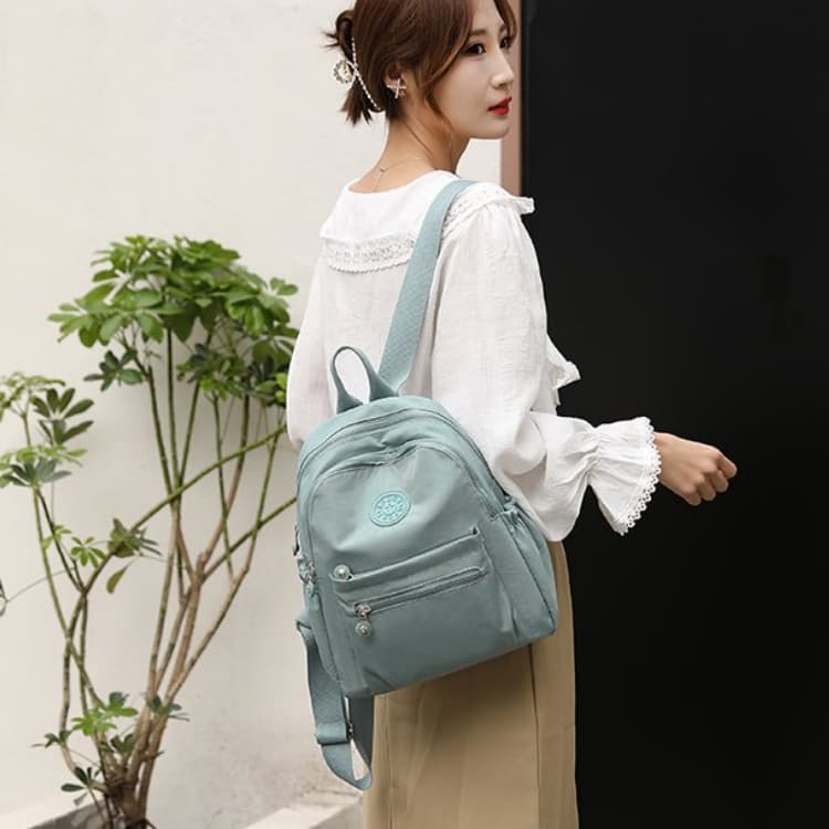 New large capacity women's backpack