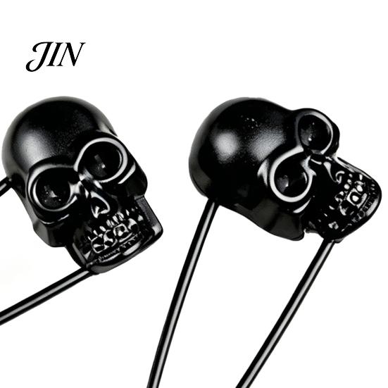 Black Skull Pin Brooch, Safety Brooch with Lock Design, 3D Carving Halloween Punk Accessory for Jackets Lapels Backpacks Gift Three-dimensional