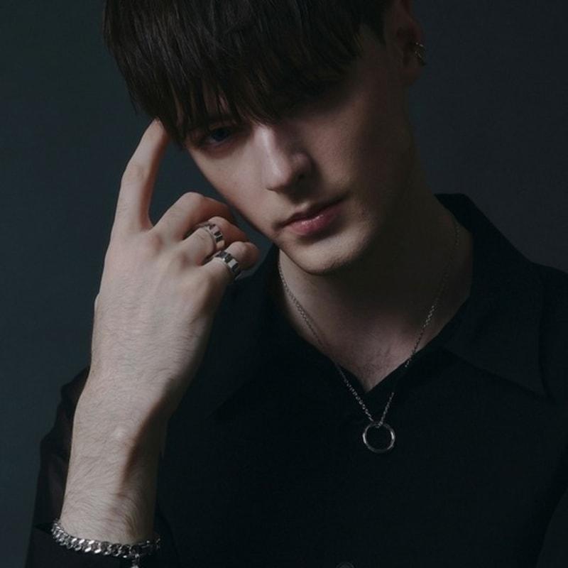 Aphrose Sea Otter Face Pendant Chain Bracelet (Silver)