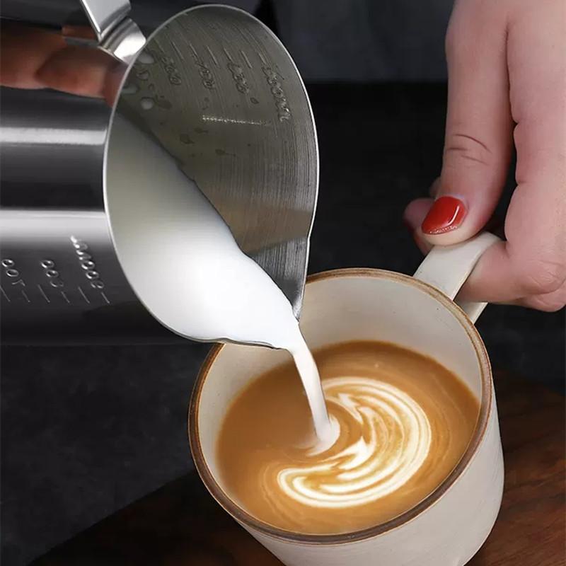 Kaffemelkskummende kanne 304 rustfritt stål spesialisert klassisk kaffetrakter Latte Cappuccino krem ​​dampskummerkopp
