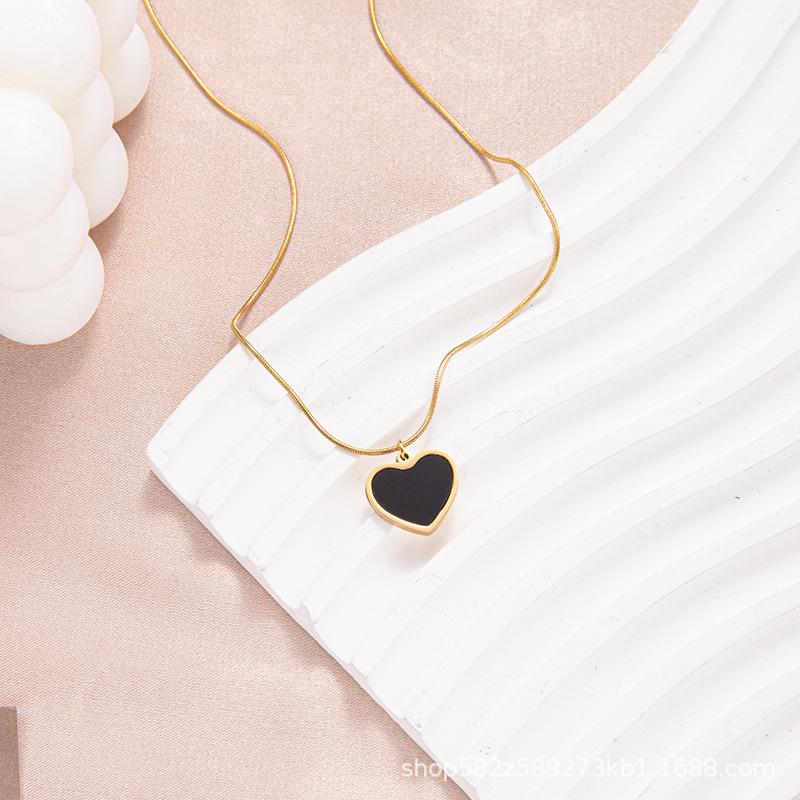 European Titanium Steel Heart Clavicle Necklace for Women - Fashionable, Personalized & Elegant