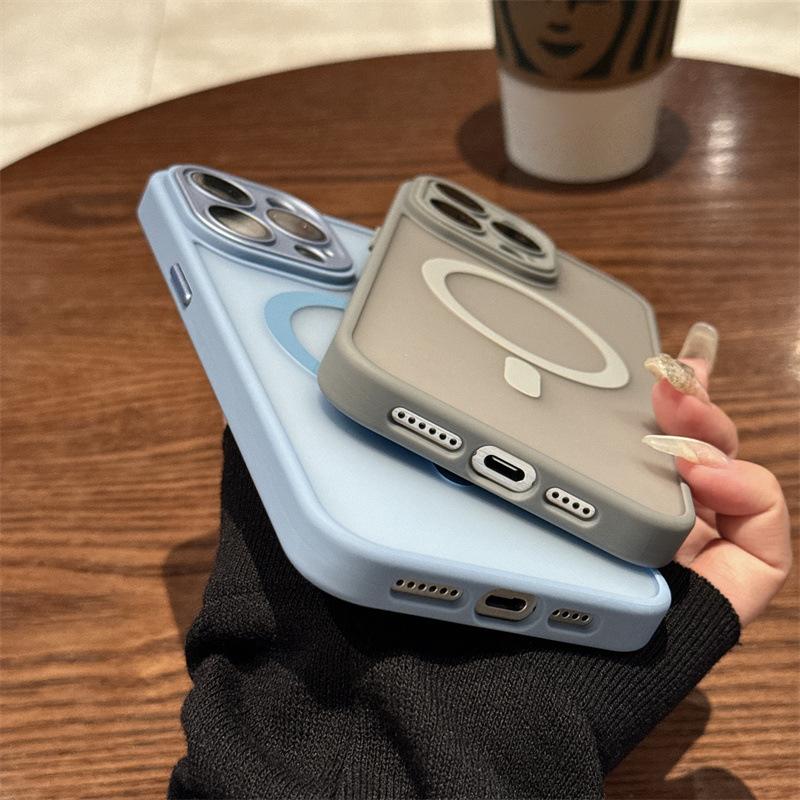 Applicable to iPhone16 imitation hardware fine hole magnetic suction mobile phone case Apple 16promax skin matte lens film 15