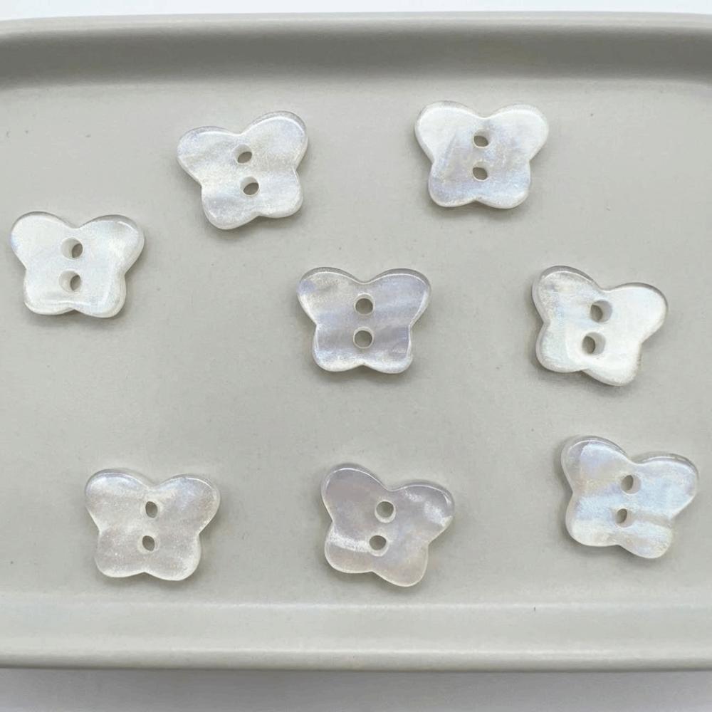 30 Pcs Glossy Surface Heart Buttons Creative Cute Butterfly Buttons 2 Holes Resin Buttons Cardigan Sweater Clothes Accessories