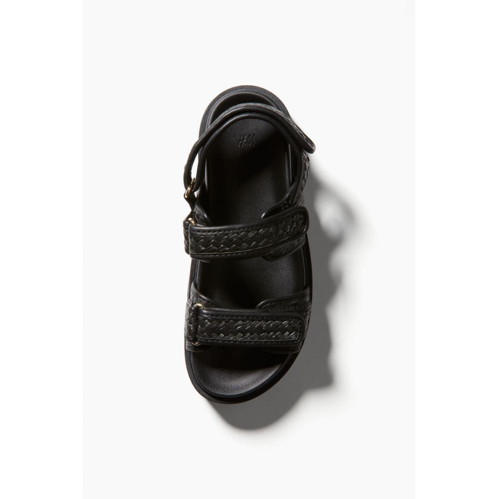 

Плетеные сандалии HM черные