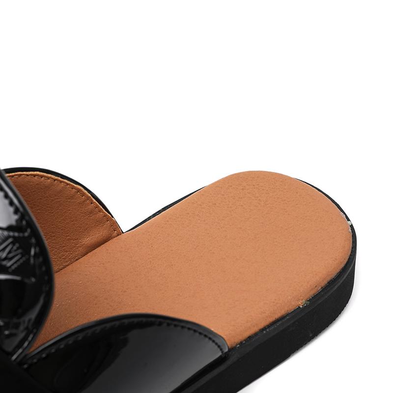 2024 Léto Britský Styl Denní Venkovní Pánské Kožené Muly Módní Černá Bílá Hombre Nazouvací Ležérní Pantofle velikost 38-47