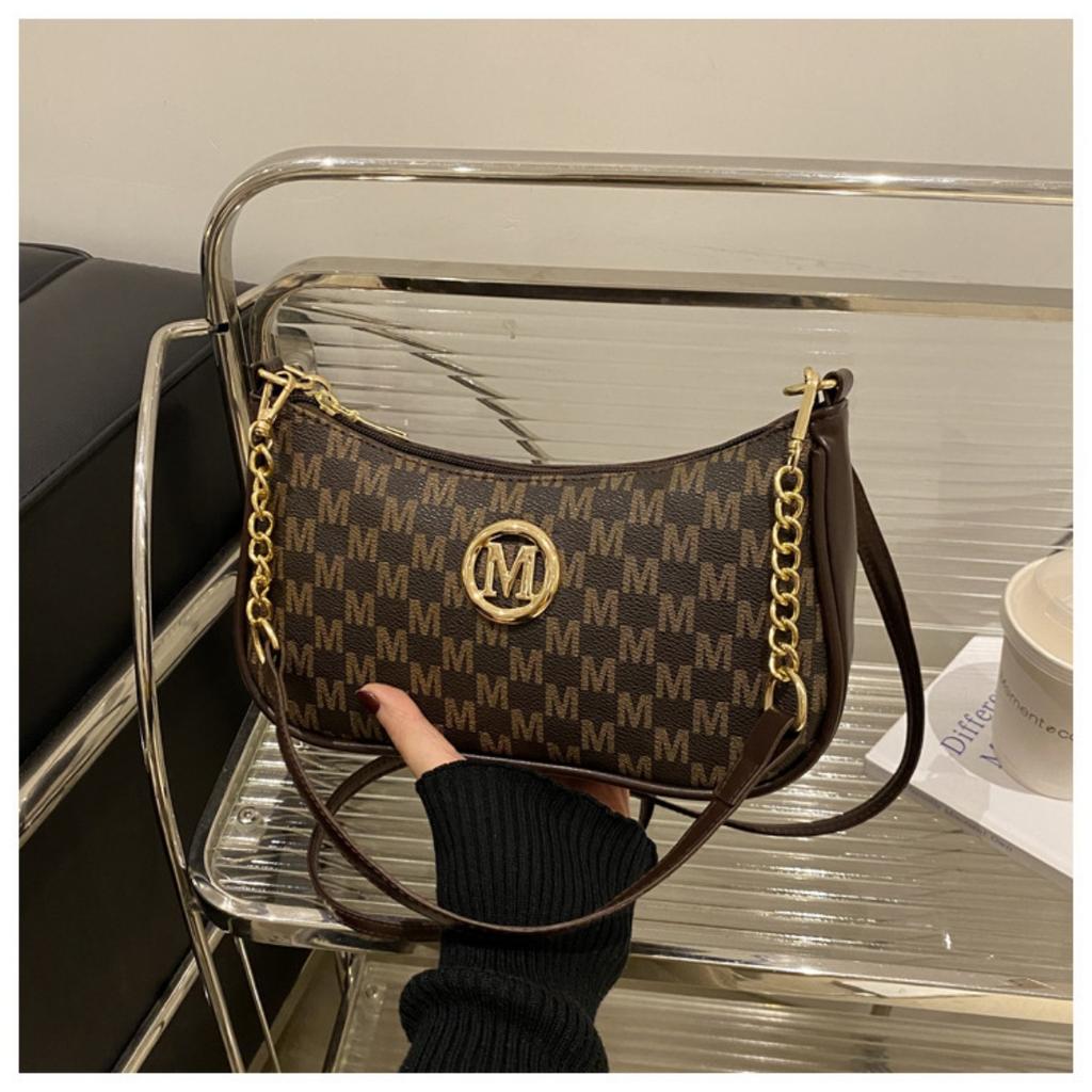 Women's Retro Gold Chain Crossbody Bag - Shoulder Bag, Fashionable Handbag with Metal Elements, Elegant Handbag for Daily Use, Crossbody Bag