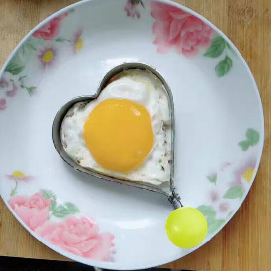 Egg Shell Opener with Heart Egg Ring Handheld Kitchen Egg Tool Egg Shell Cutter for Hard Boiled Eggs Easy Cracking Peeling