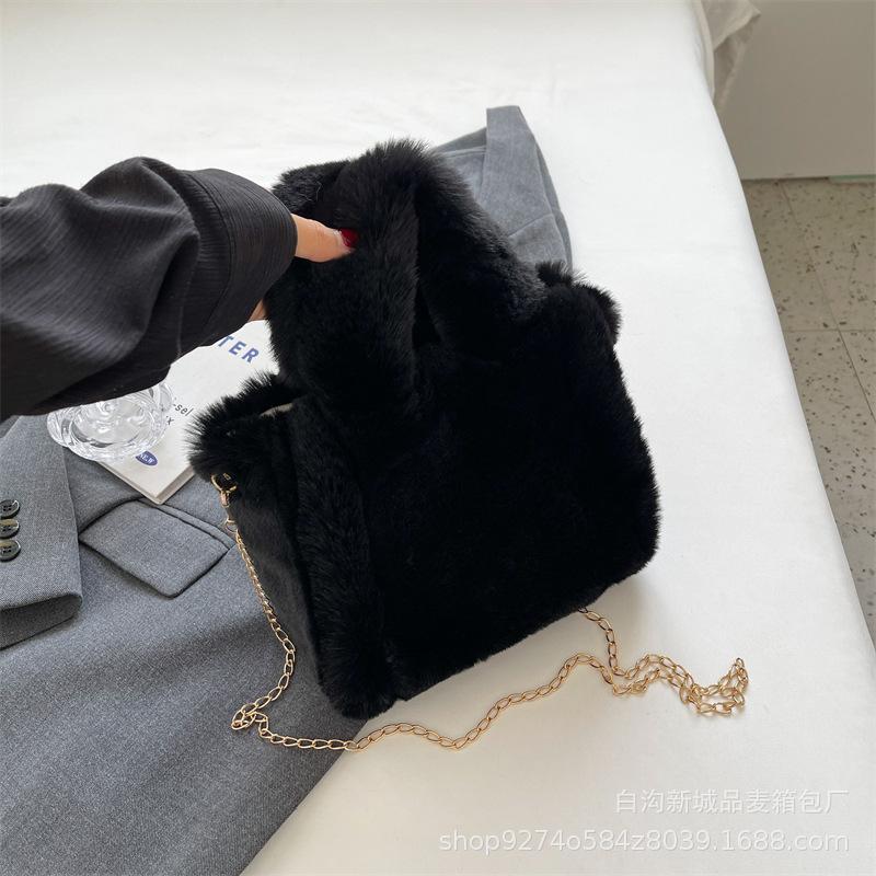 Fashion Popular Portable Fluffy Small Bag Women's 2025 New Autumn and Winter Plush Shoulder Bag Foreign Style Chain Messenger Bag