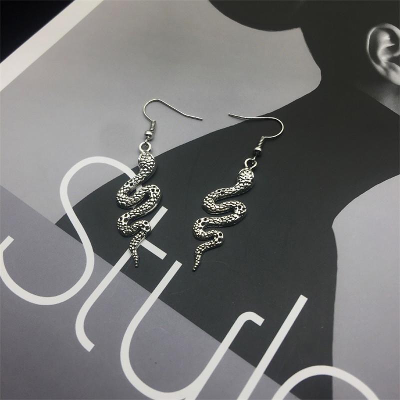 European & American Snake-Style Trendy Retro Earrings - Earthy, Cool, Versatile Snake-Shaped Clips with Japanese & Korean Influences.