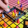HUES and CUES Lebhaftes Farbraten-Brettspiel für 3-10 Spieler ab 8 Jahren, Verbinde Hinweise und rate aus 480 Farbfeldern