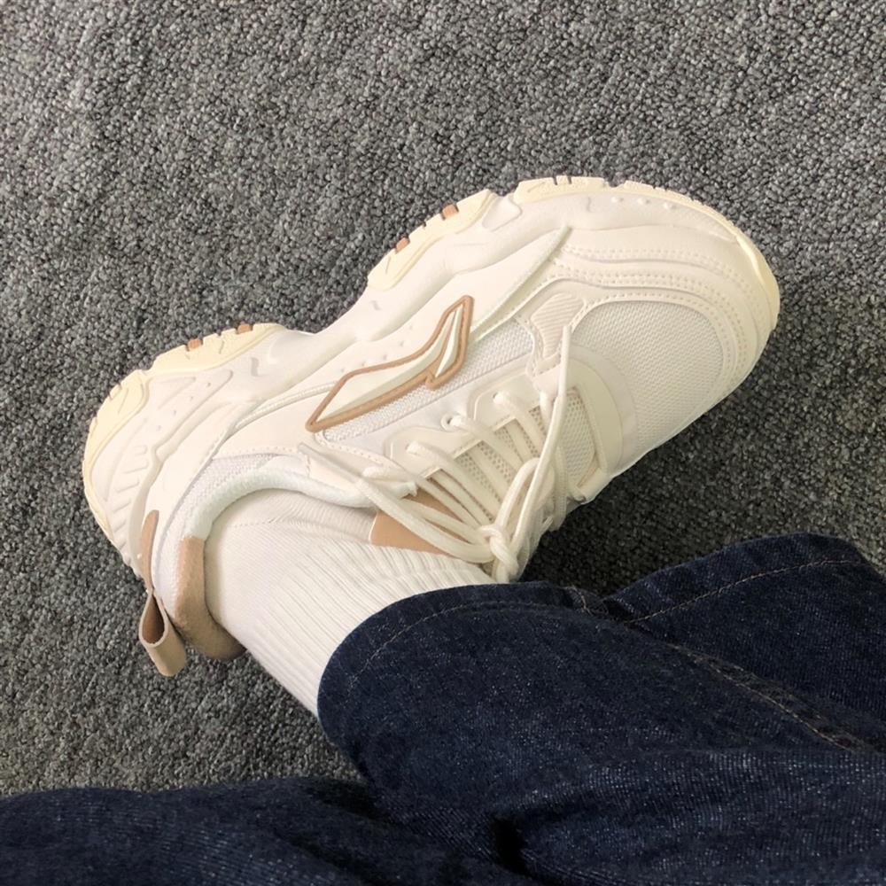 Li Ning Cushioning Slip Resistant Abrasion Resistant Breathable Lightweight Low Top Chunky Sneakers Women's White AGCT424-1
