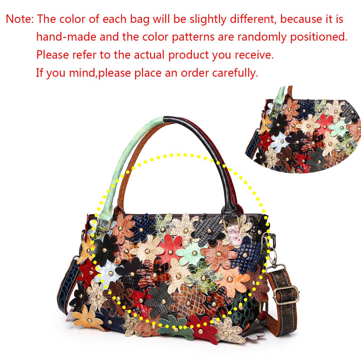 

Сумка-тоут из натуральной кожи змеиной кожи с яркими цветами и контрастными заклепками