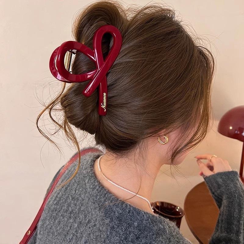 Nischen Hautaufhellende Rote Krallenklemme für Frauen - 2024 High-End Weihnachten Half-Updo Kopfschmuck
