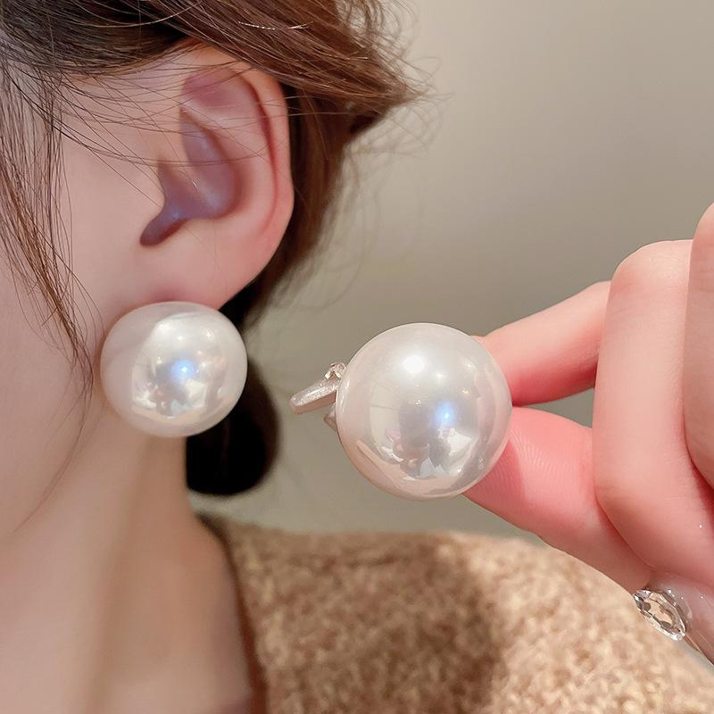 Imitation pearl round silver needle stud earrings fashion temperament geometric earrings
