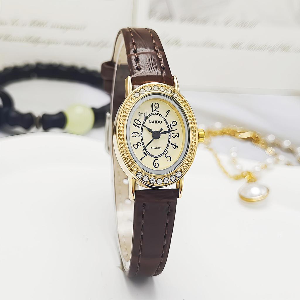 Exquisite Retro Women's Rhinestone Leather Strap Oval Quartz Watch