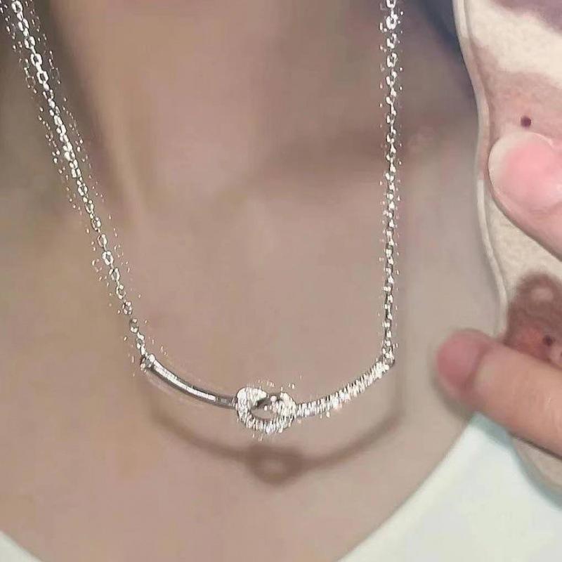 Titanium Steel Does Not Fade, Simple High-End Necklace Women'S Design Temperament Collarbone Chain Fashionable Personalized Pendant