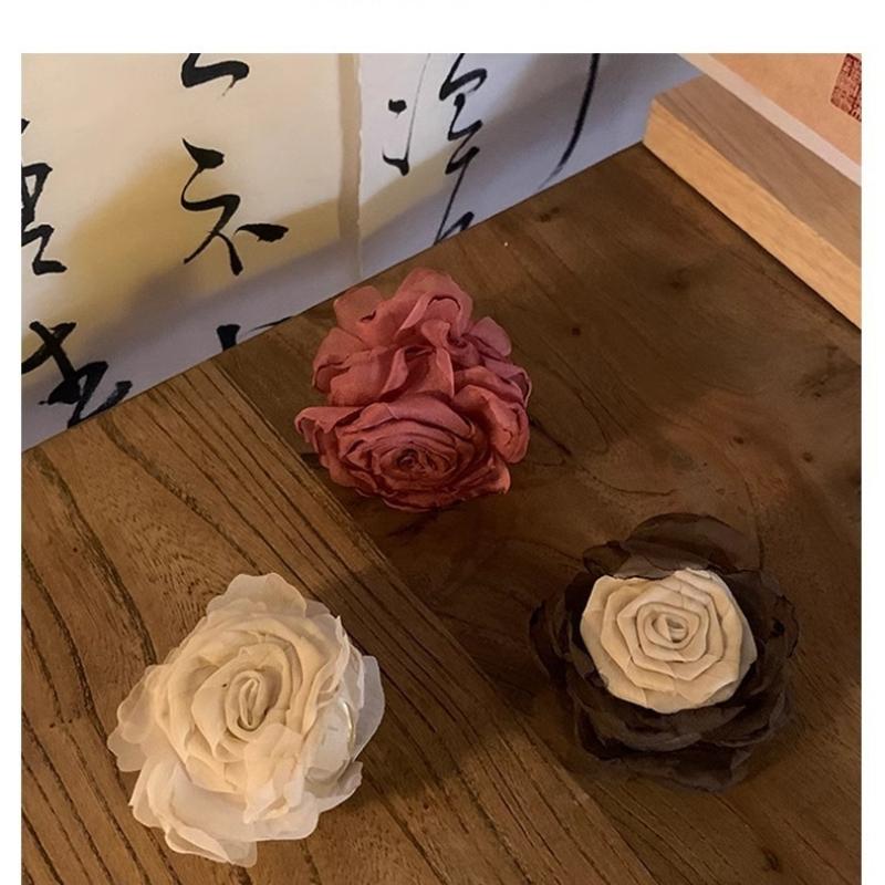 Fabric Rose Flower Hair Claw Clip for Women Girl Hair Grab Clip Barrette Plastic Ponytail Clamp Summer Headwear Hair Accessories