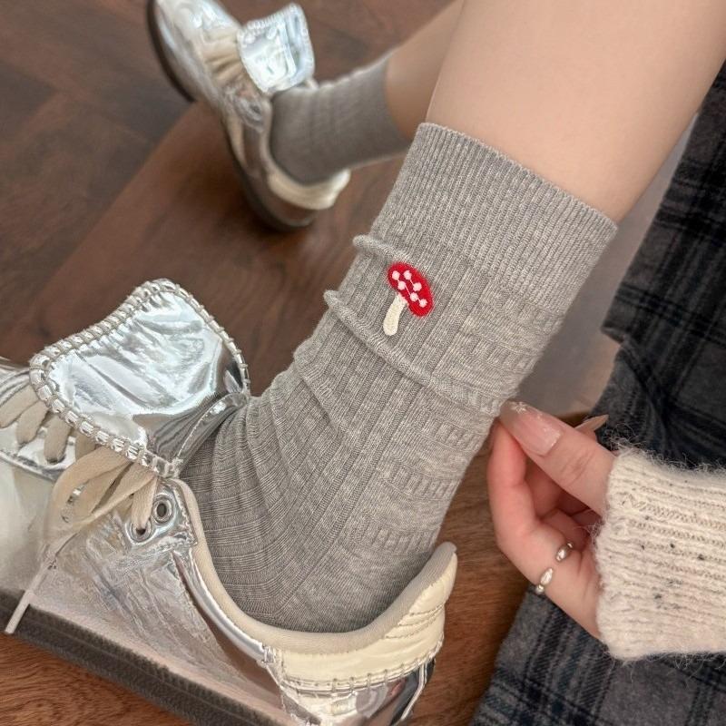 Fall/Winter Women's Spring/Summer Fine Combed Cotton Mid-Calf Stockings with Mushroom Embroidery and Boneless Layered Design