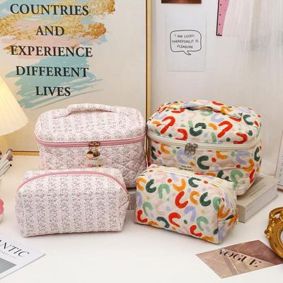 Large Capacity Quilted Floral Makeup Bag - Portable Cotton Toiletry Handbag with Cute Flower Design for Students