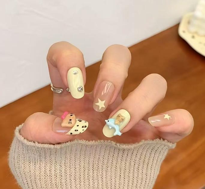 Xiaohongshu Handmade Red Floral Nail Art: Wearable, High-End Whitening Nail Tips Stickers