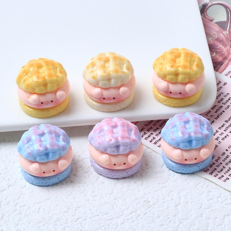 

Handmade 3D Resin Ornaments: Cartoon Pig & Pineapple Bun