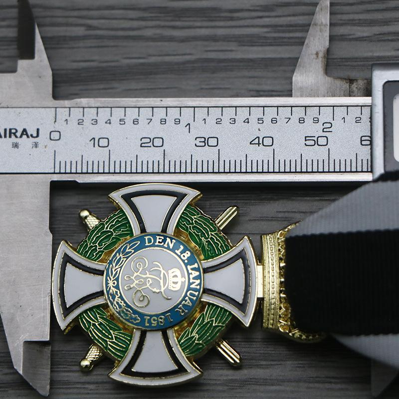 Prussian Knight Medal, film and television props, Hohenzollern Medal, double sword version badge, Christmas gift, Stocking stuffers