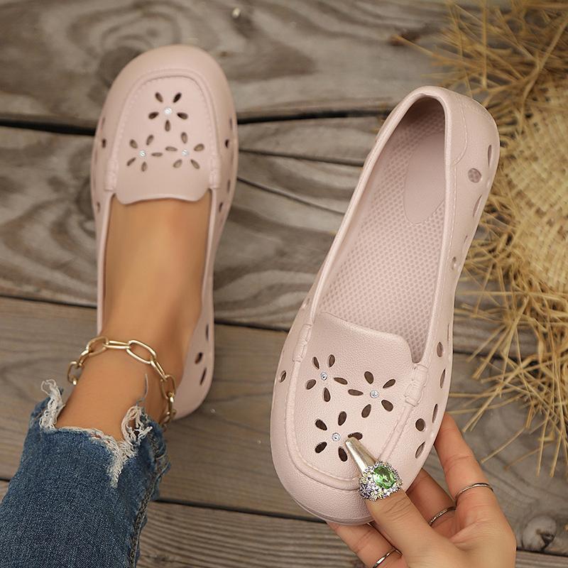 Fashion Women's Summer New Flat Sole Baotou Hollow Out Beach Sandals Soft Sole Non Slip Slip-On Lightweight Elderly Sandals Cave Shoes