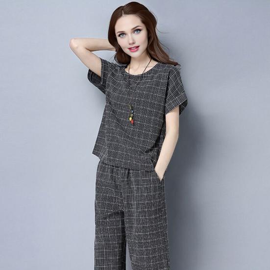 Dámský kostkovaný dvoudílný outfit, ležérní top s krátkým rukávem a kulatým výstřihem, sada zkrácených kalhot s kapsami, letní volná souprava na doma