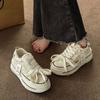 Plattform canvas skor damskor hösten 2025 nya höjande tiggarskor kvinnliga studenter populära mångsidiga små vita skor
