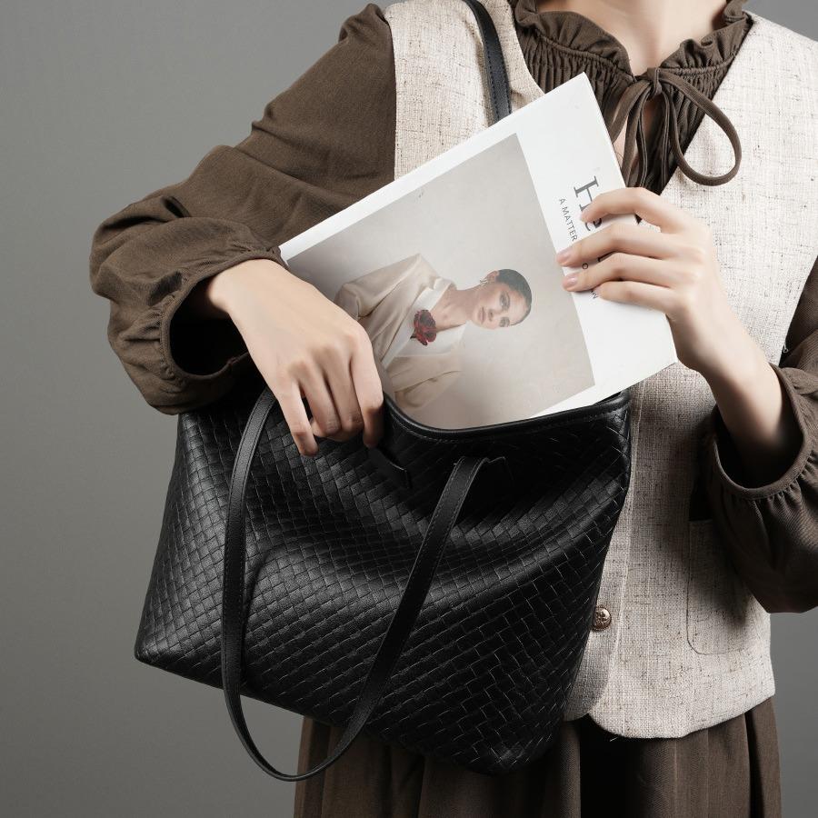 

Large-capacity Tote Bag, Leather Versatile Women s Bag, New Textured Shoulder Underarm Bag, Woven Bag, Commuting чорний