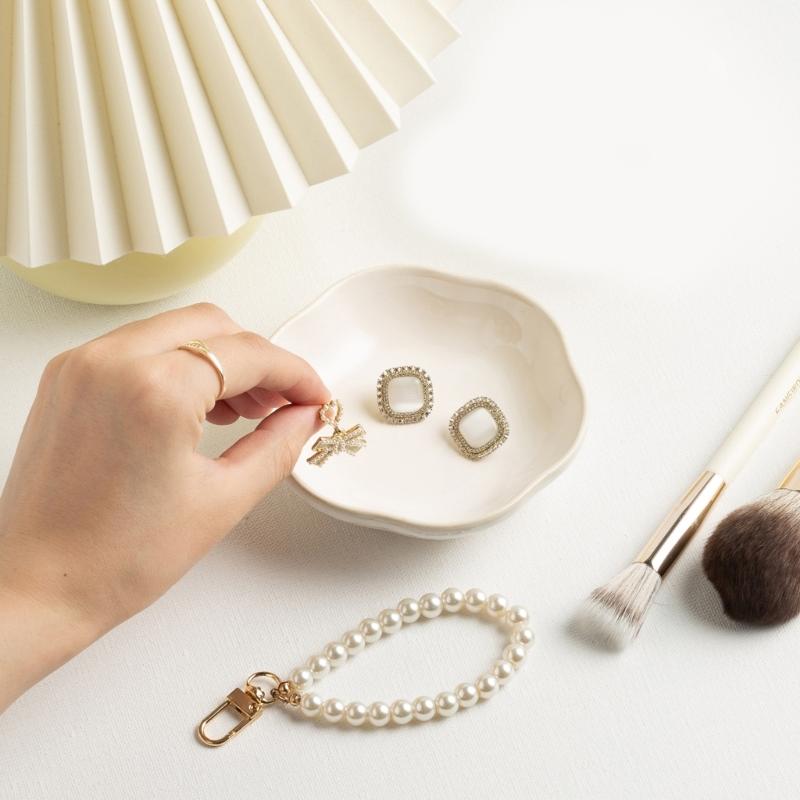 Zeitgenössische Keramikschale für Schmuck und Accessoires Heimdekoration Unverzichtbar für Eingangsbereich oder Wohnzimmer