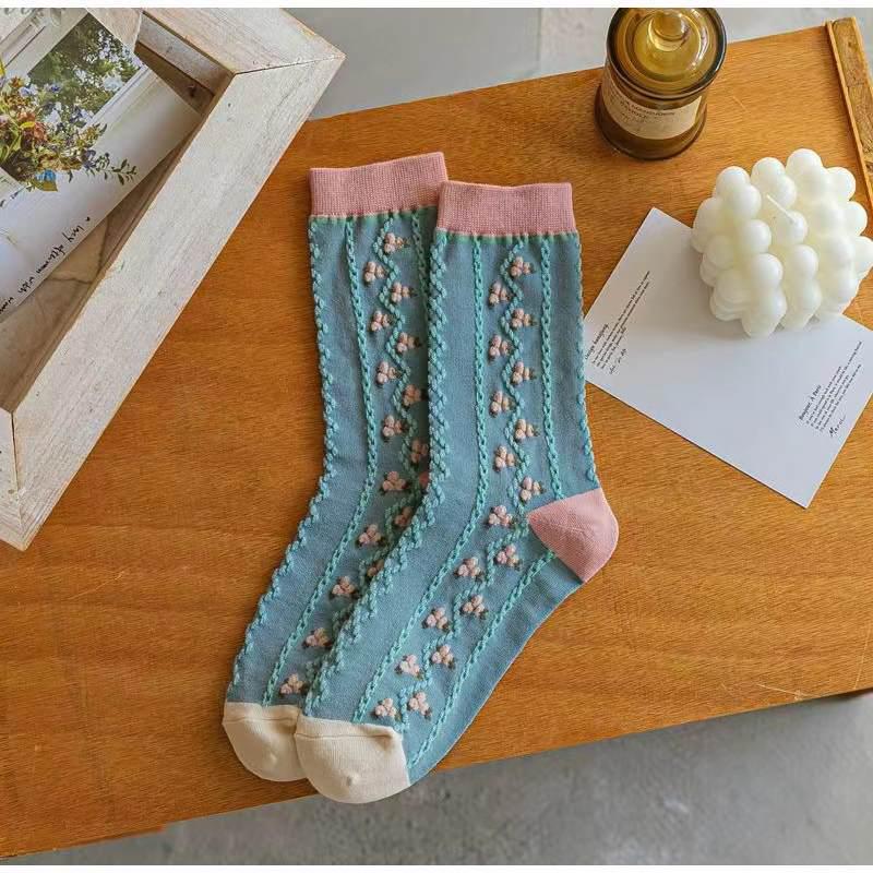Women’s Floral College Style Mid Tube Socks - All-Season Fashion Trend