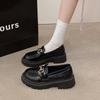 Beliebte Loafer Damen Frühling und Herbst 2024 neue britische Stil vielseitige kleine Lederschuhe Damen schwarze Plateau Muffin Einzelne Schuhe