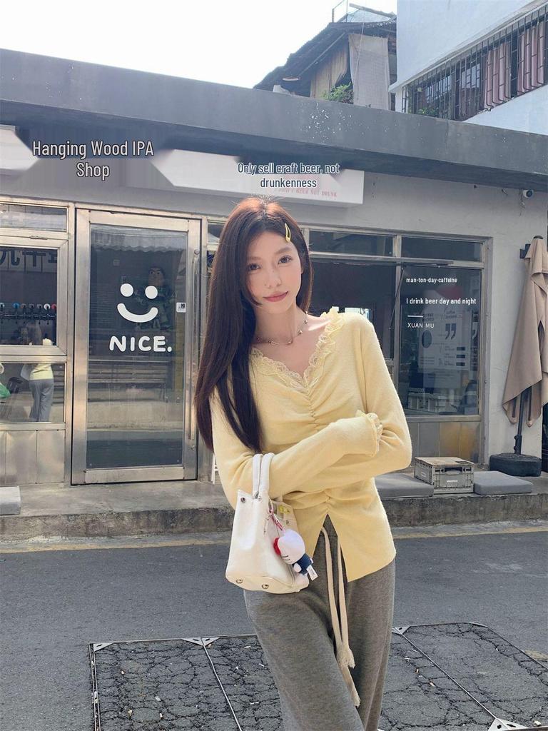 Women's V-Neck French Lace Patchwork Pleated Sweater for Autumn/Winter