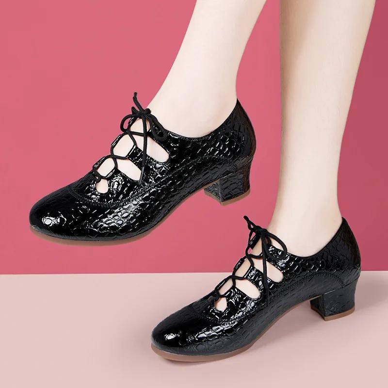 

3.5cm Fashion Comfortable Cross Strap Shallow Bright Leather Shoes 2025 Trend Spring Med Block Heels Shoes for Dance Party Mom 34 чорний
