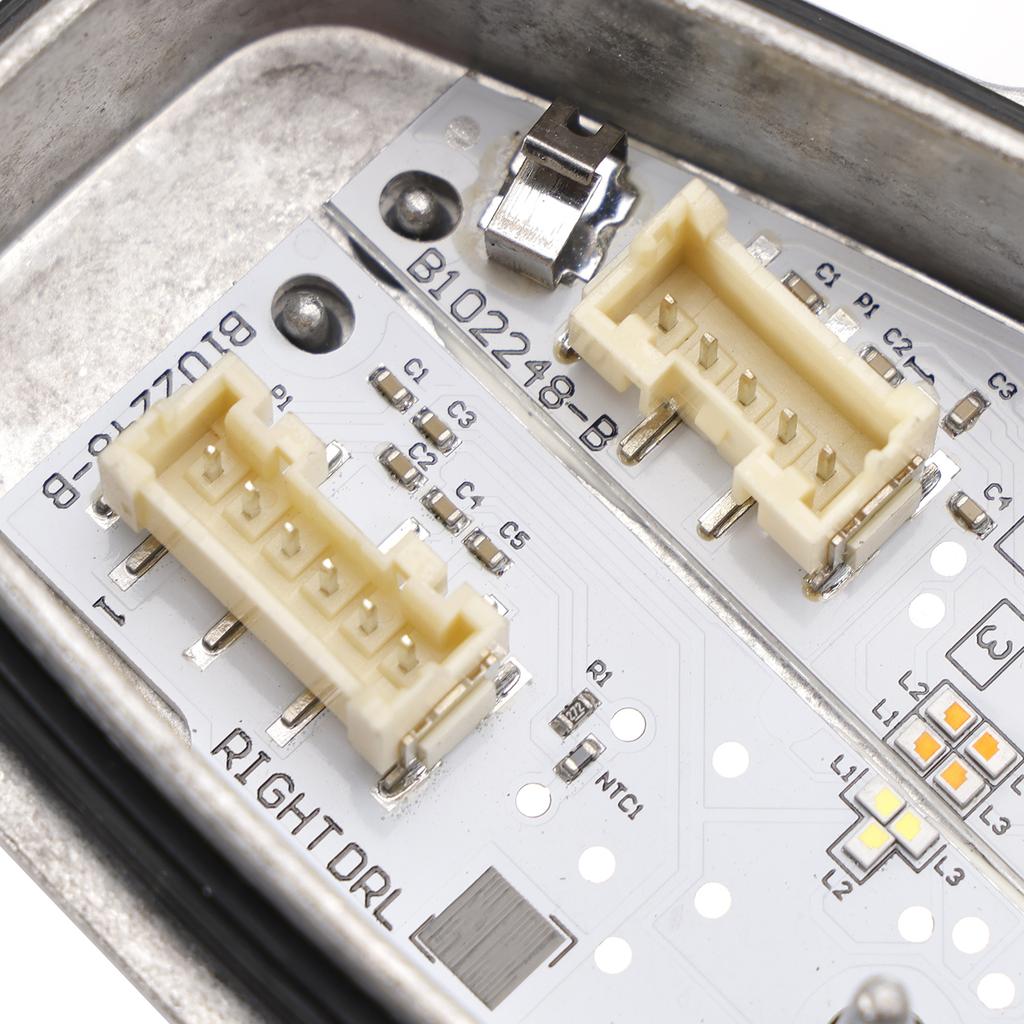 2 STÜCK Links+Rechts Scheinwerfer LED TFL Modul mit Kühlkörper 6F0941475/76 Für SEAT