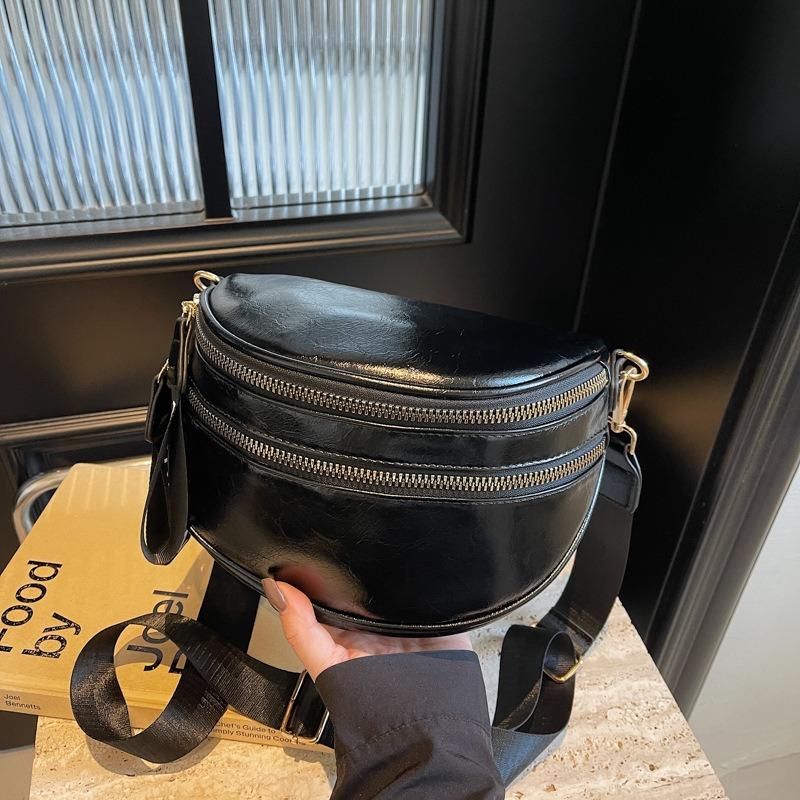 Today's popular small bags women's bags autumn and winter new niche versatile messenger bags sports style saddle bags