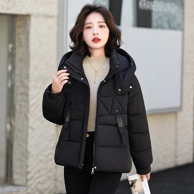 Dámská krátká větruodolná zateplená zimní bunda s kapucí a raglánovými rukávy