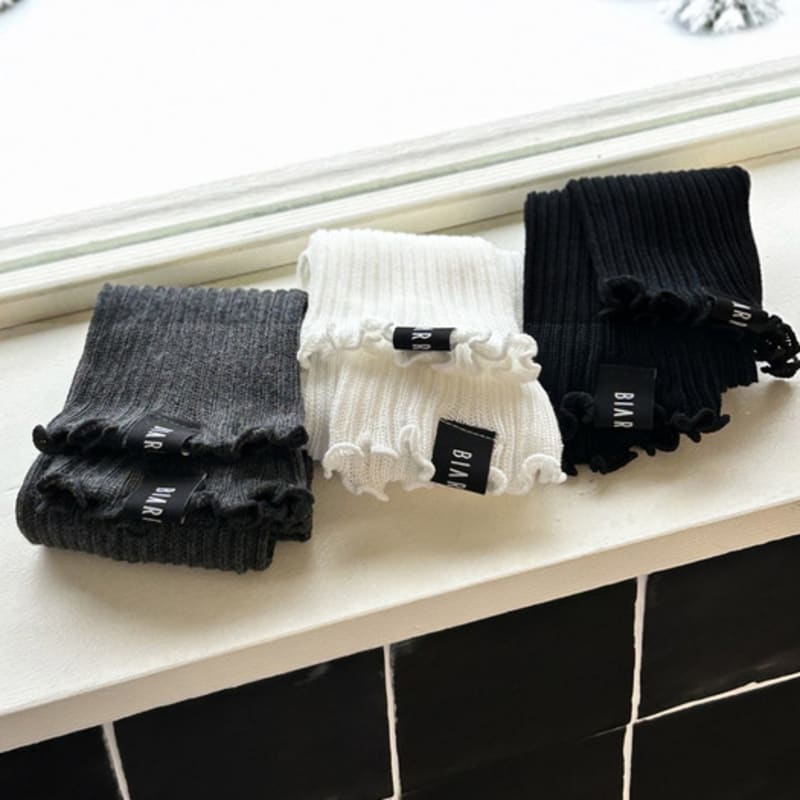 Biarritz Socks Henri Label Point Frill Warmer 3 Colors