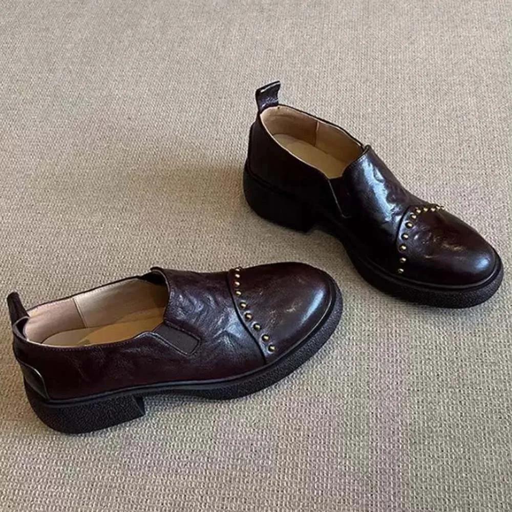 Fashion Leather Soft Women's Derby Shoes Pointed Black Flat Shoes British Casual Women's Sports Shoes Leather Slip Sleeve Rivet Nail