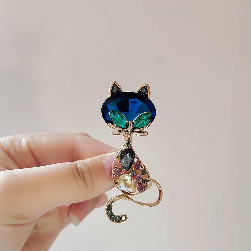 Crystal Cat Brooch - Elegant Women's Corsage, Unique Cute Animal Pin, Fashion Accessory for Clothing