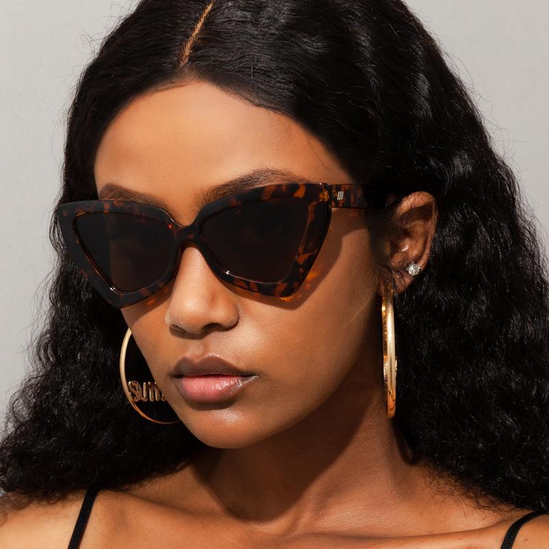 New retro triangular cat eye sunglasses, men's and women's European and American trend rice nail sunglasses, large frame street shot glasses s