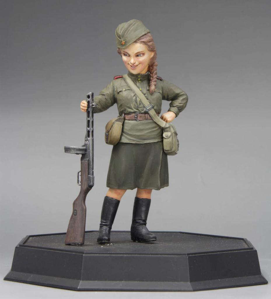 Fine Molds 1/12 World Fighter Collection WWII Soviet Army Female Soldiers Tanya & Shpergin PPSh 1941 Plastic Model Kit, Unpainted, Assembly Kit, FT04
