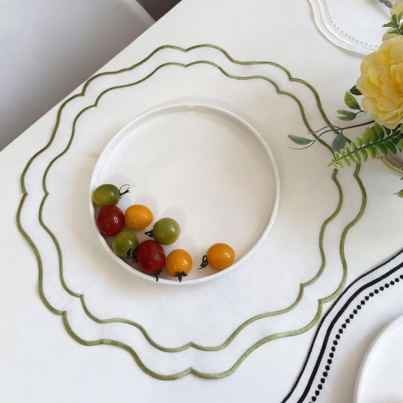 Round Embroidered Scalloped Edges Placemat Washable Decorative Flower Table Mat For Banquet Baby Showers Dining Setting